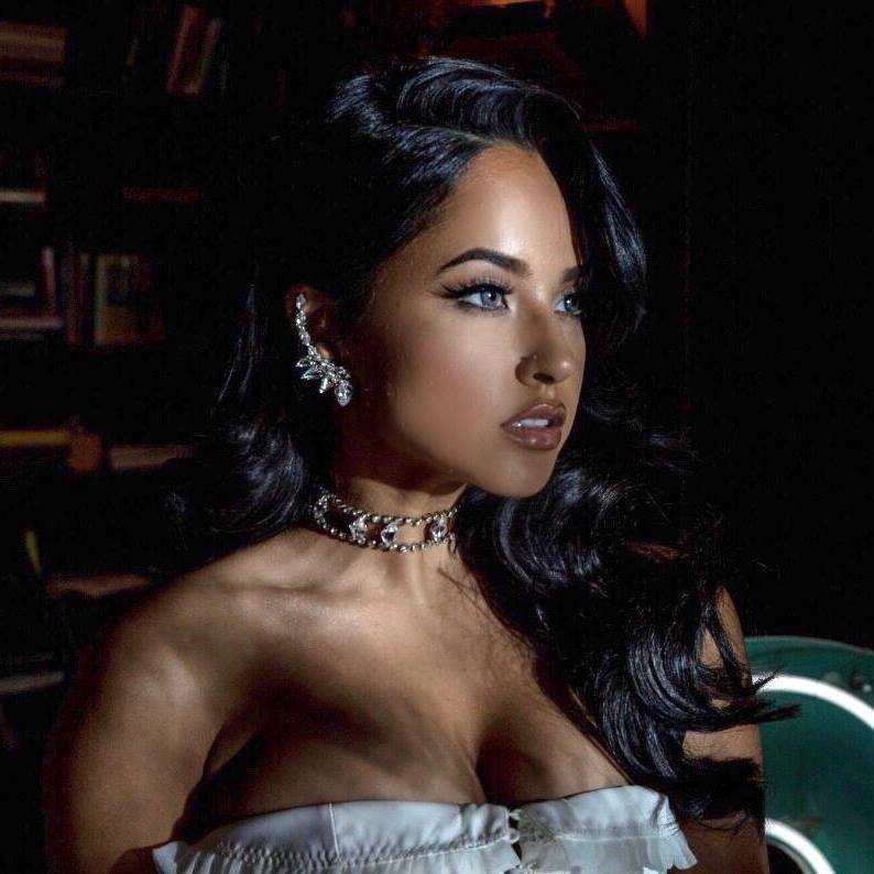 注目の女性ラッパー・Becky G（ベッキーG）の歴代の恋人は誰? block.fm