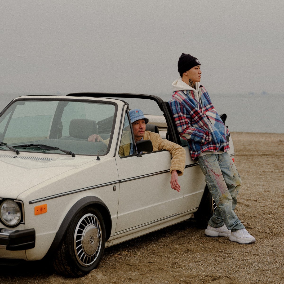 プロデューサーKMがLEXをフィーチャーしたシングル「Stay」を