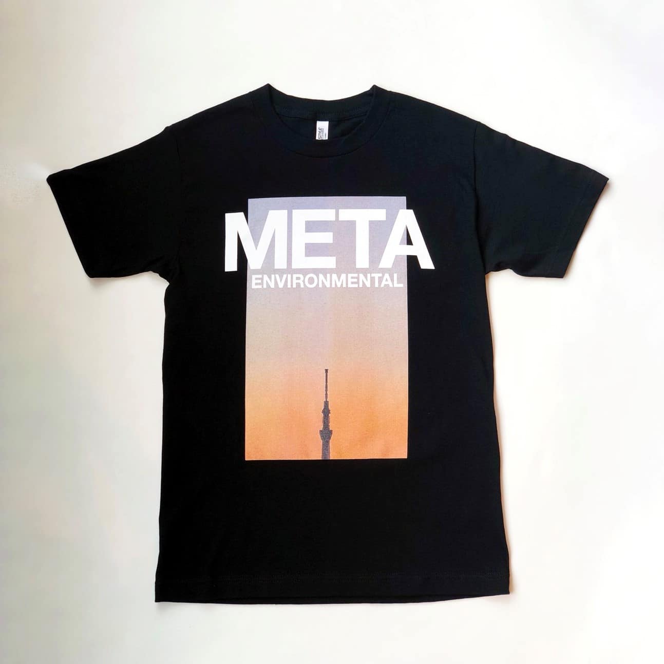 METAFIVE、最新シングル「環境と心理」のカセット・テープと新作T