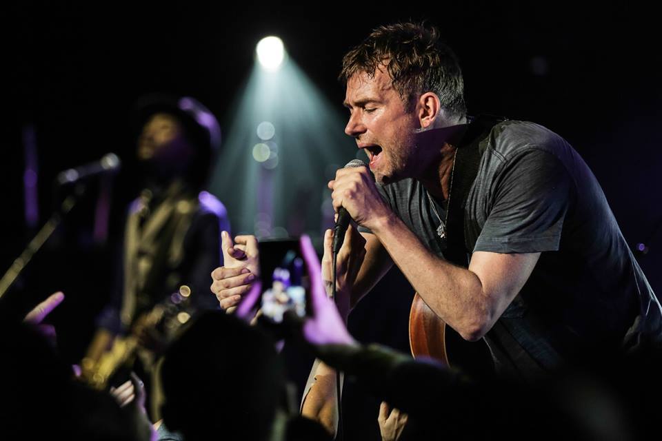 blur（ブラー）のボーカリスト、Damon Albarn（デーモン・アルバーン）について | block.fm