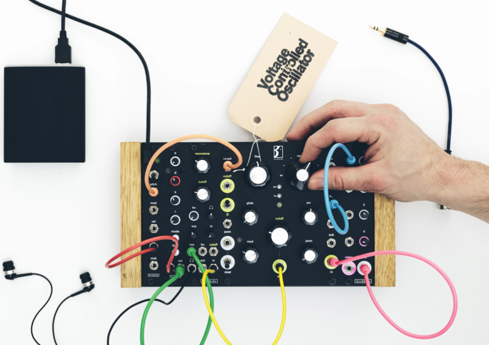 ゲームのコントローラー感覚でビートを作れる革命MIDIコン『Grid』爆誕