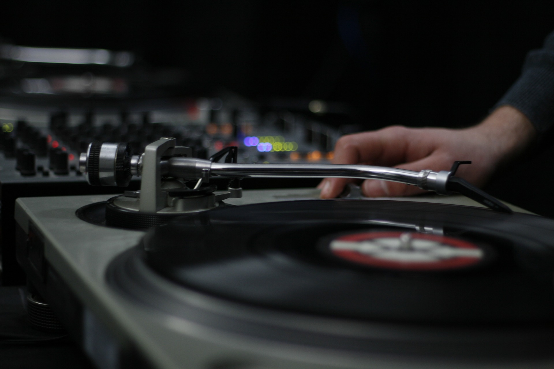 DJも驚くターンテーブル （turntable）を使ったアート | block.fm