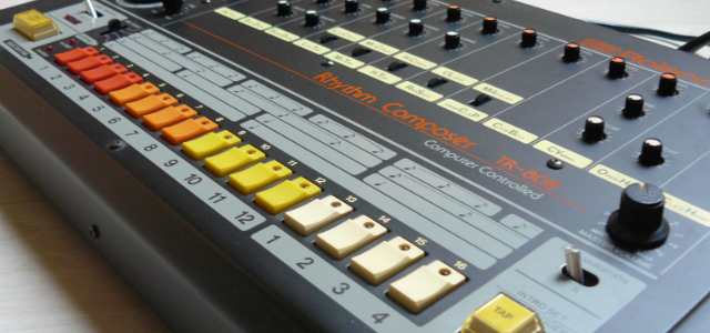 8/8に公開された名機TR-808をトリビュートするプレイリストとは