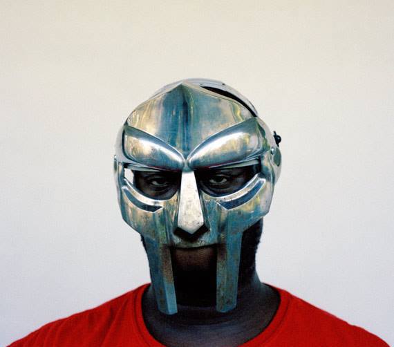 悪役マスクのラッパー、MF Doom（MFドゥーム）が創る「キャラ設定」が