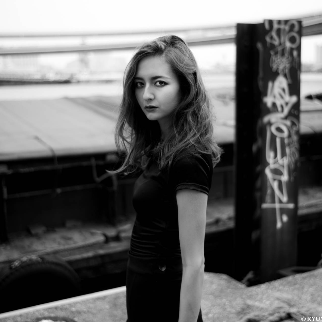 【新潮社】ELLIROSEエリローズ●帯付 WALL People エリーローズ│WALL INTERIOR TV STAND