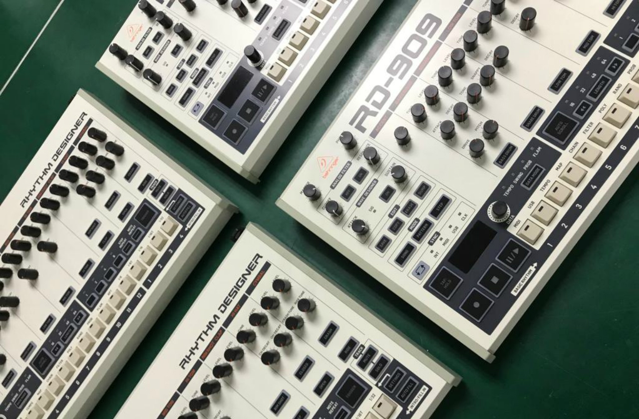 本物に似てる？ ローランドTR-909のクローン機「RD-909」、ついに発売 