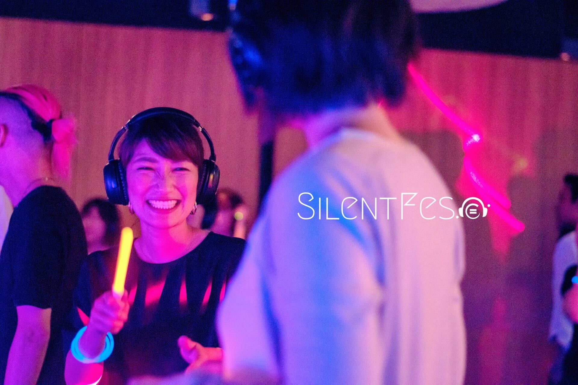 Silent itが展開するサイレントディスコとは? サイレントフェスの魅力