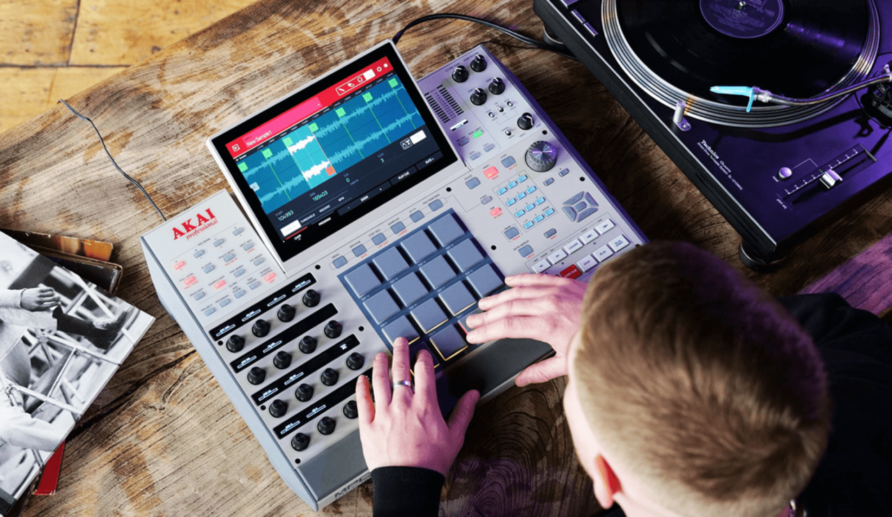 AKAI Professional、名機「MPC」35周年を記念し最新サンプラー「MPC X 