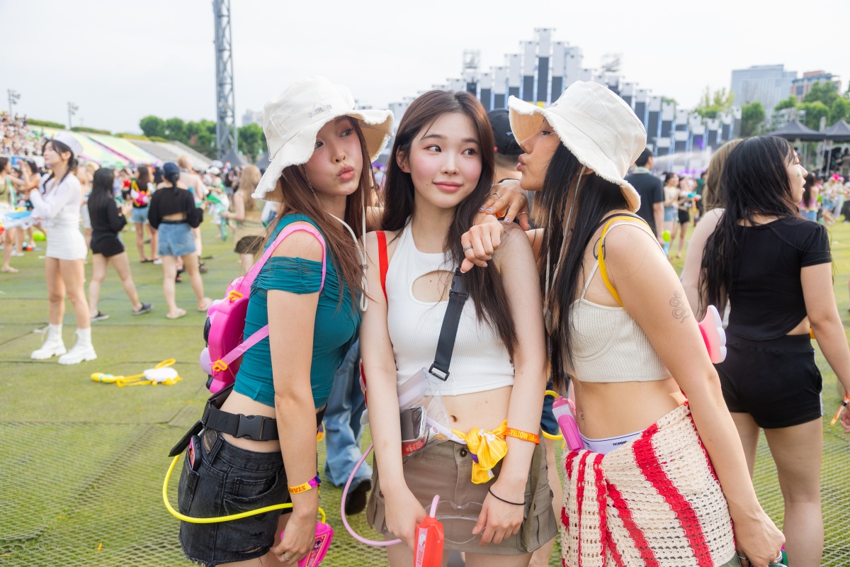 waterbomb seoul fashion snap