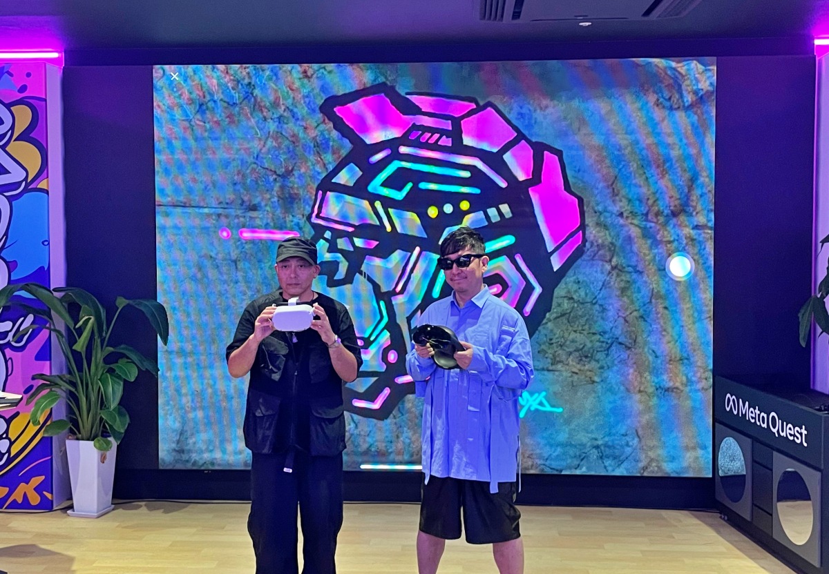 ☆Taku Takahashiが自身初のVR DJプレイを披露！Meta「VR アート