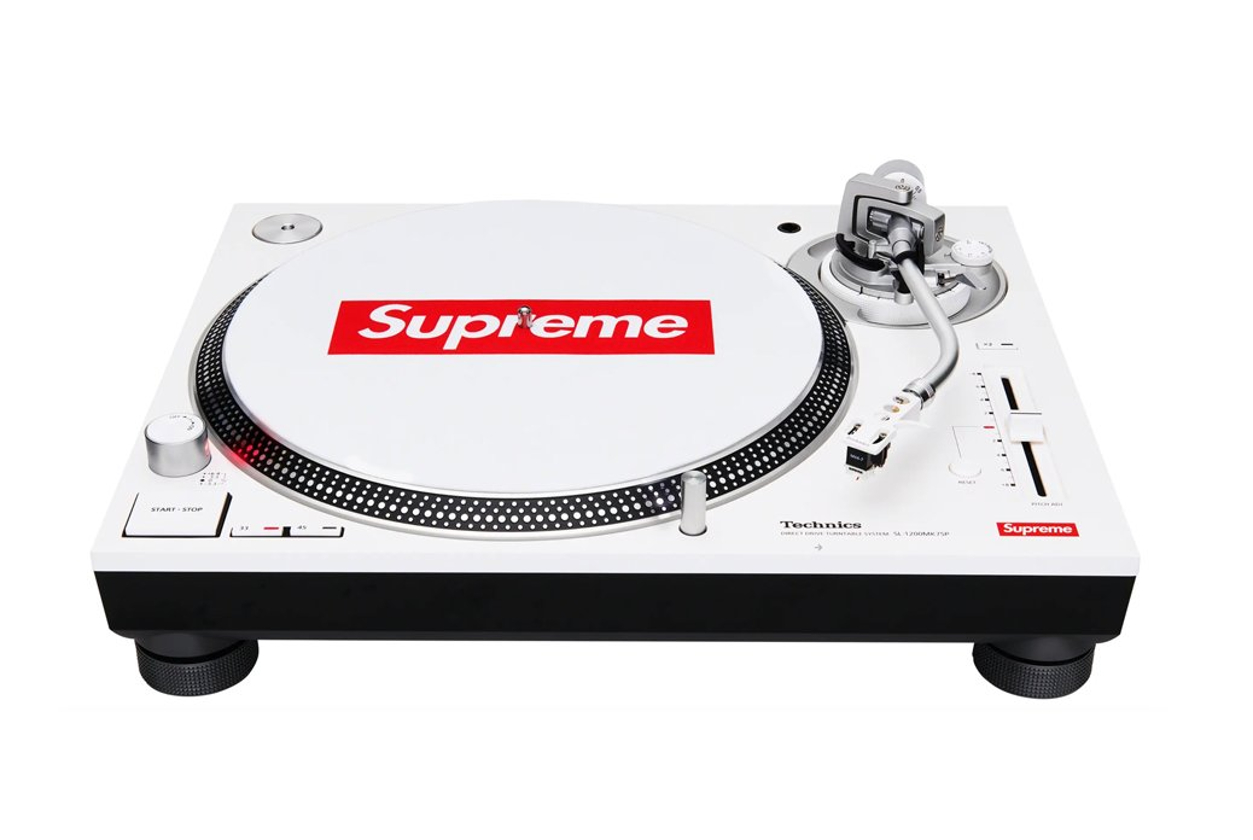 TechnicsとSupremeのコラボによる限定ターンテーブル「SL-1200