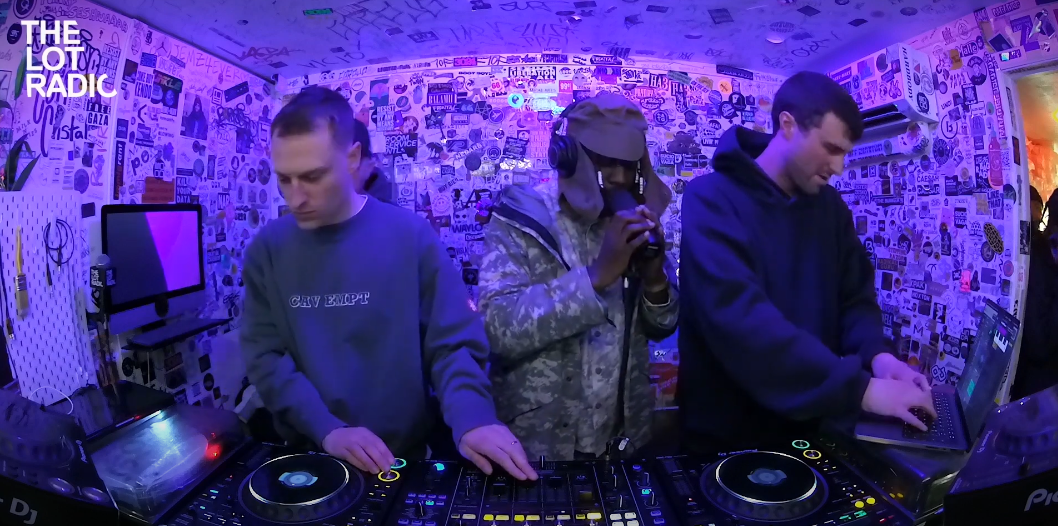 Fred again.. & Overmono & Lil Yachtyが共演するレアなDJセット動画が