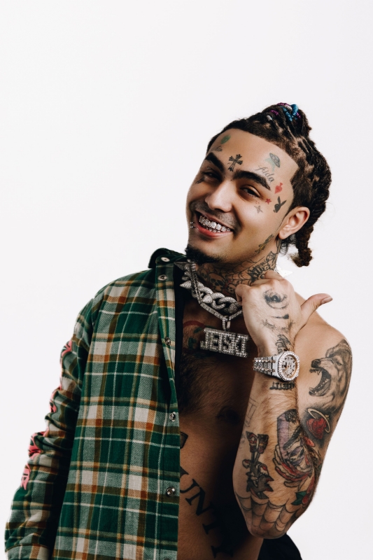 個性的なキャラとアグレッシブなパフォーマンス！世界を虜にする