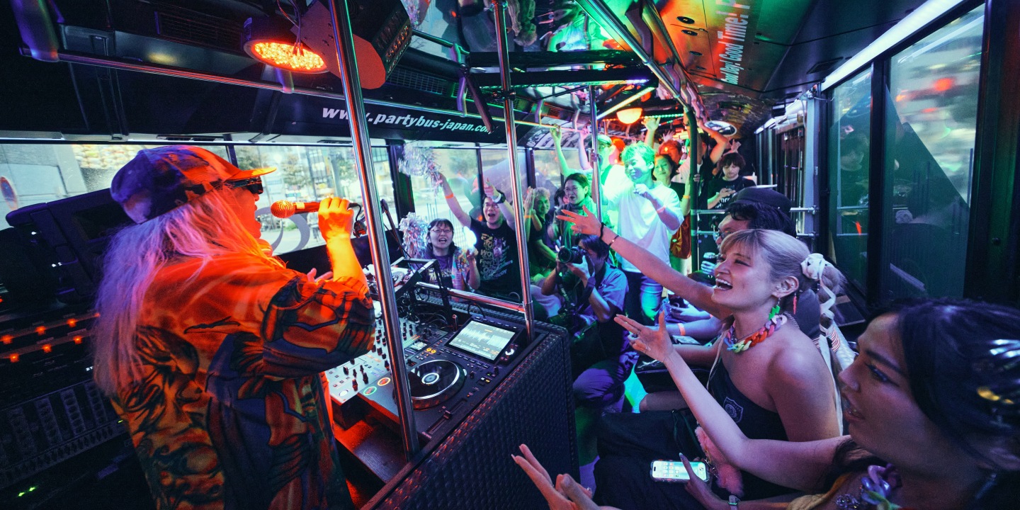 塩﨑太智キャンドリペンラ DJ BUS TOKYO』｜“走るクラブ”で味わう新しい音楽体験