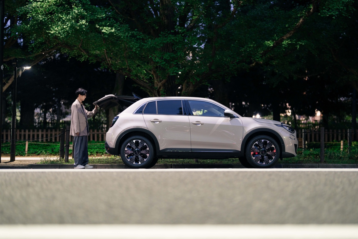 Kan SanoがFIAT「600 Hybrid Caffelatte」と過ごす一日を描いたWeb CM